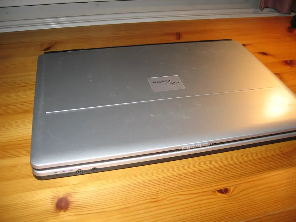 how-to-remove-scratches-from-metal-and-plastic-laptops-may-14-2024