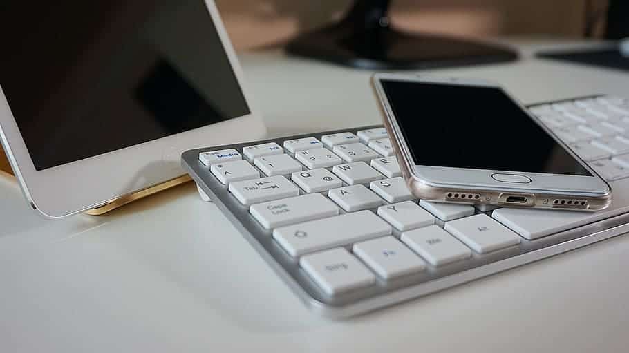 smartphone-tablet-keyboard-touch-screen