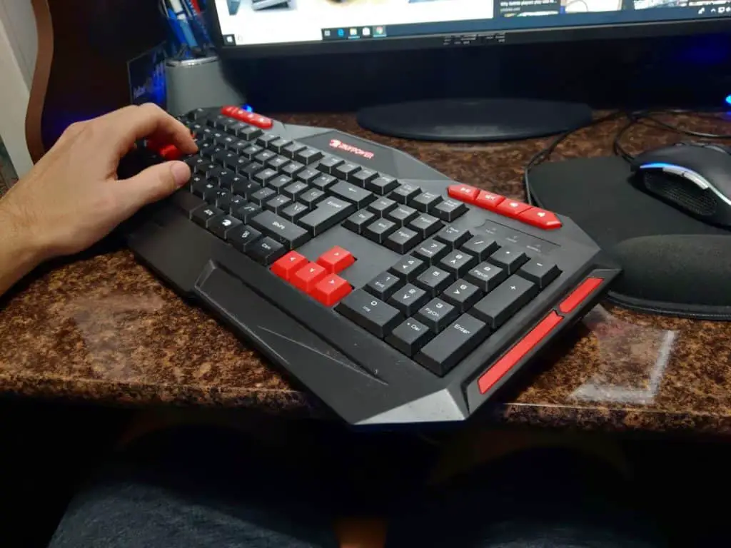 tilted keyboard for gaming