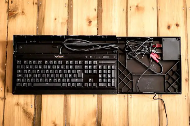 Hide Keyboard and Mouse Cables with built in cable routes