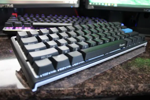 Ducky One 2 Mini Mechanical Keyboard Review size and build quality
