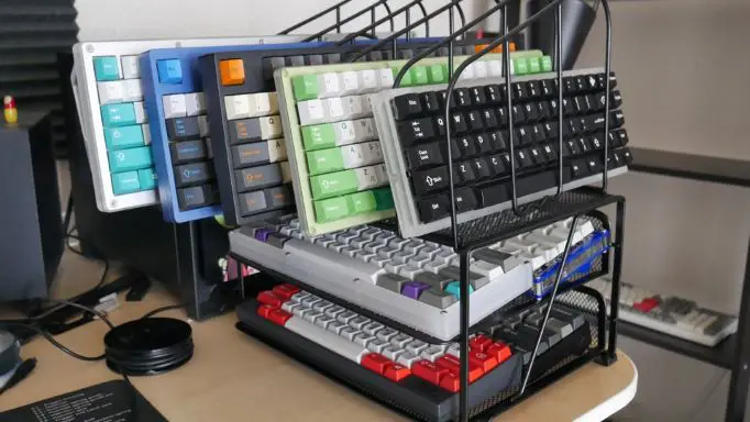 10 Ideas to Store Computer Keyboards